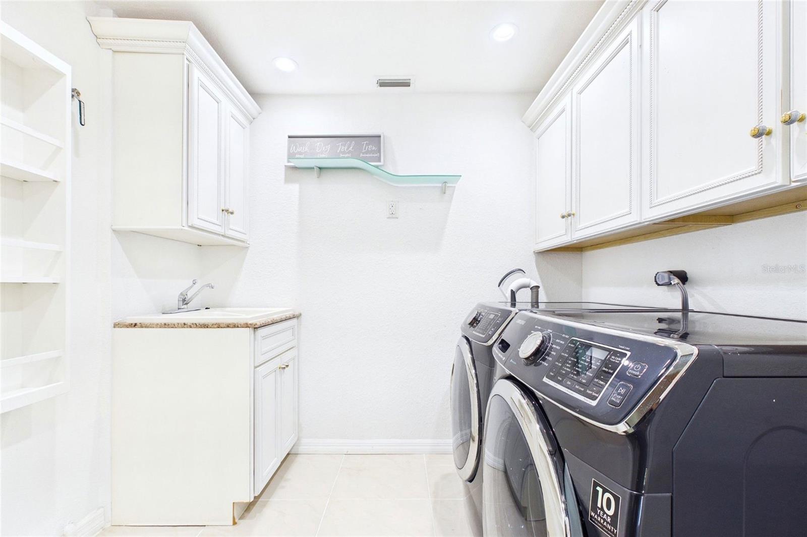 BRIDGEWATER TWNHMS - Residential