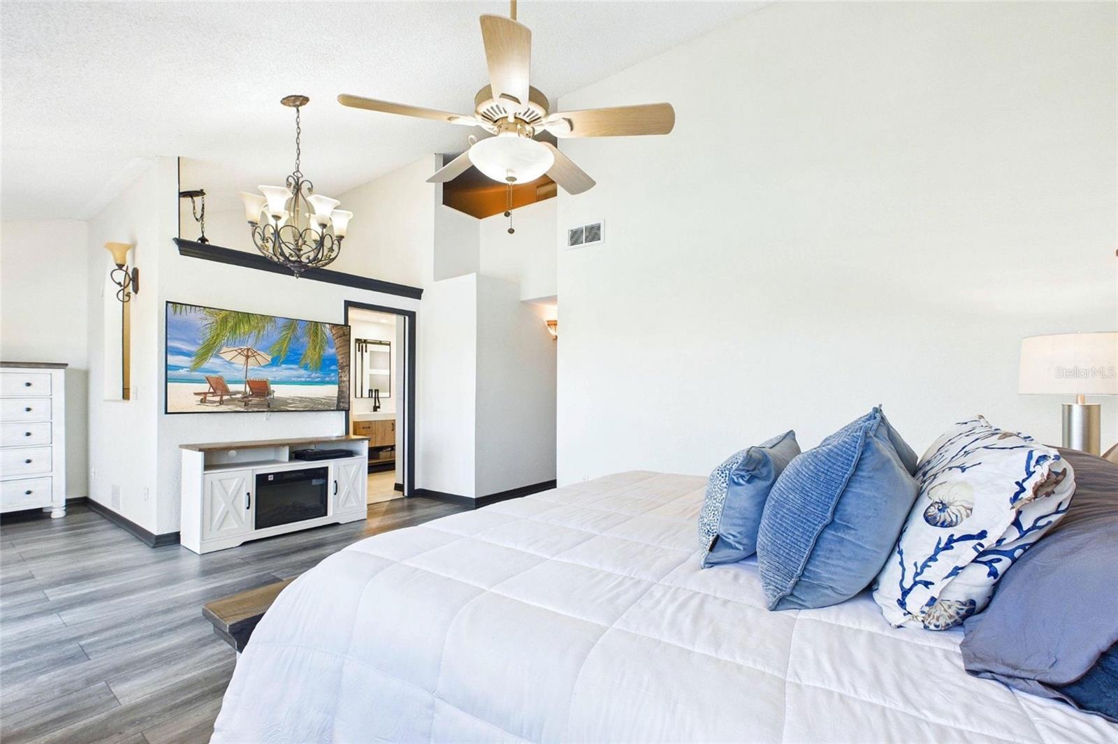 BRIDGEWATER TWNHMS - Residential