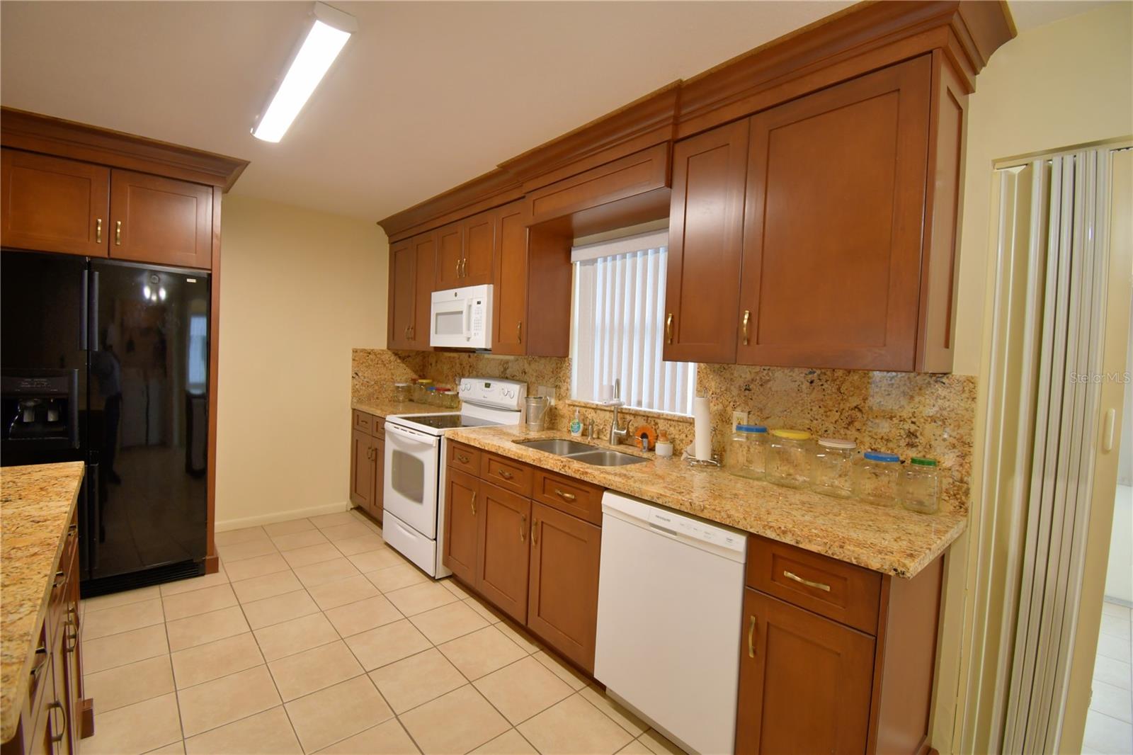 COLONNADES PH 02 - Residential