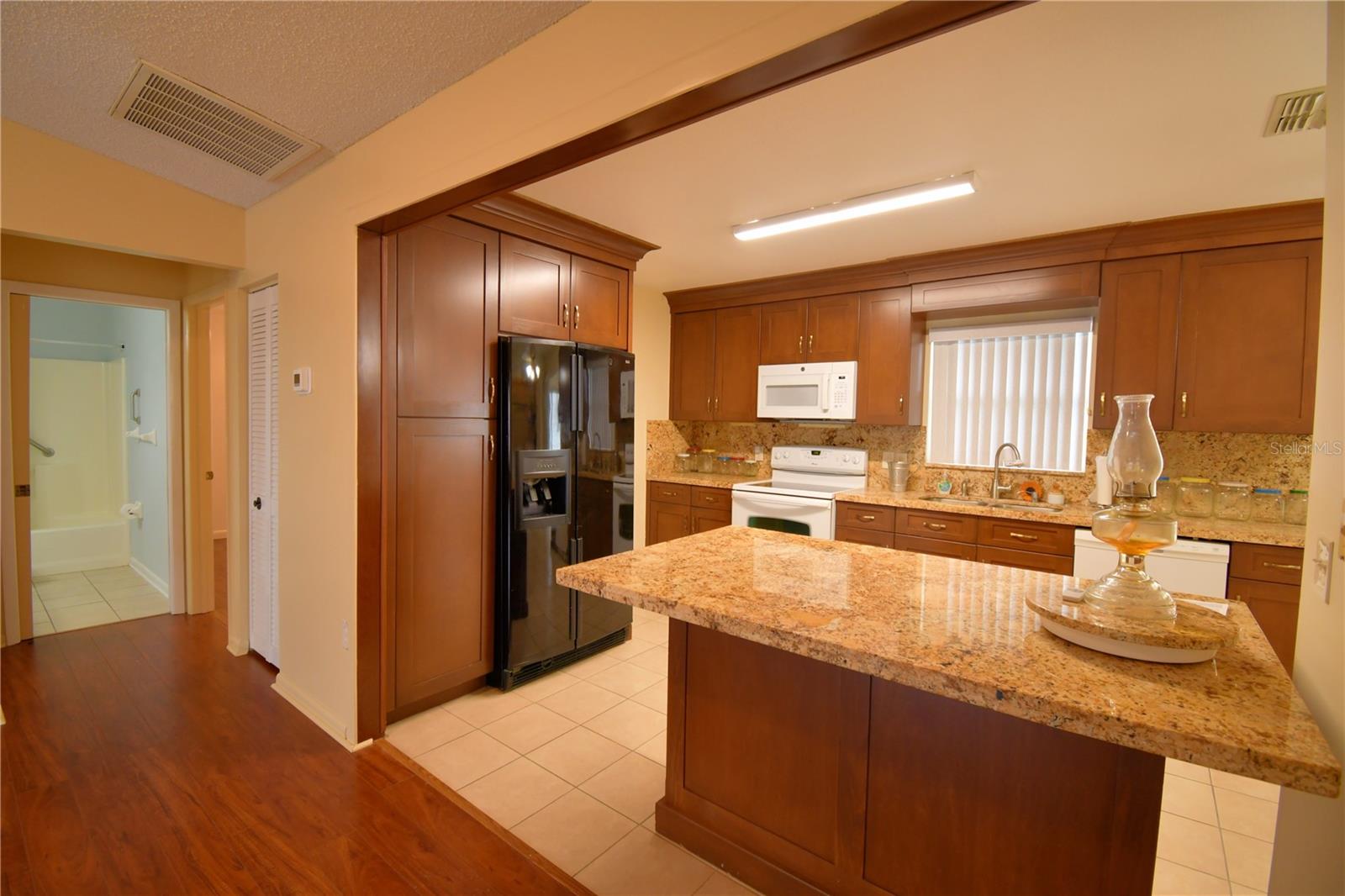 COLONNADES PH 02 - Residential