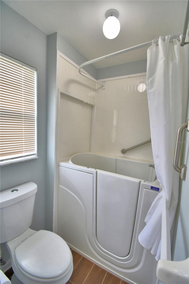 COLONNADES PH 02 - Residential