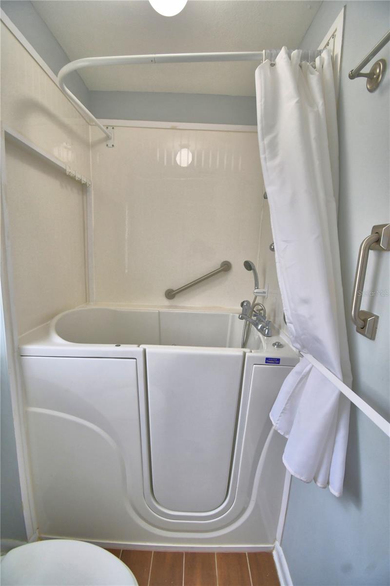 COLONNADES PH 02 - Residential