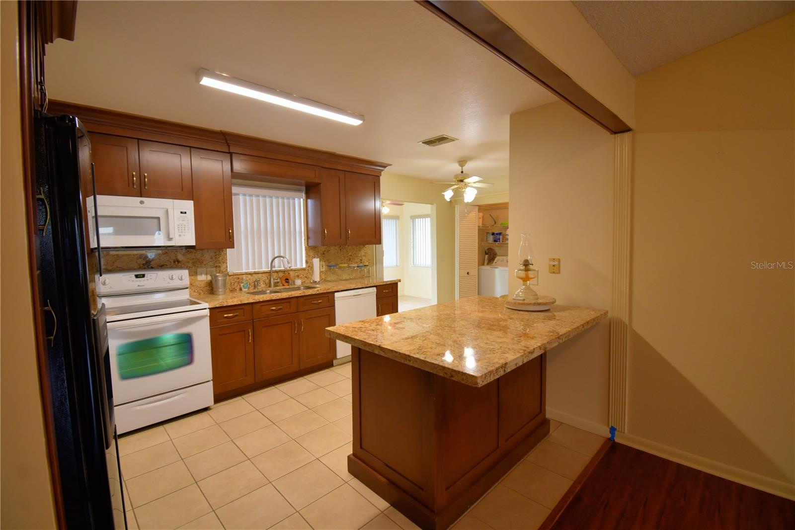 COLONNADES PH 02 - Residential