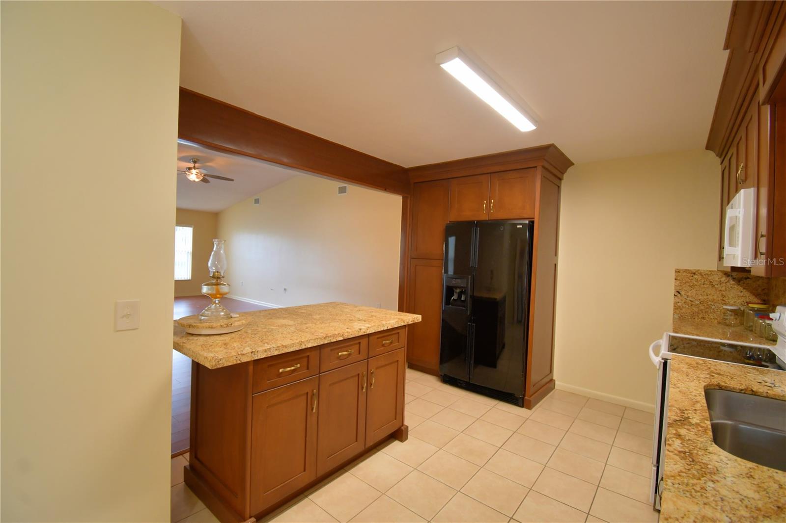 COLONNADES PH 02 - Residential