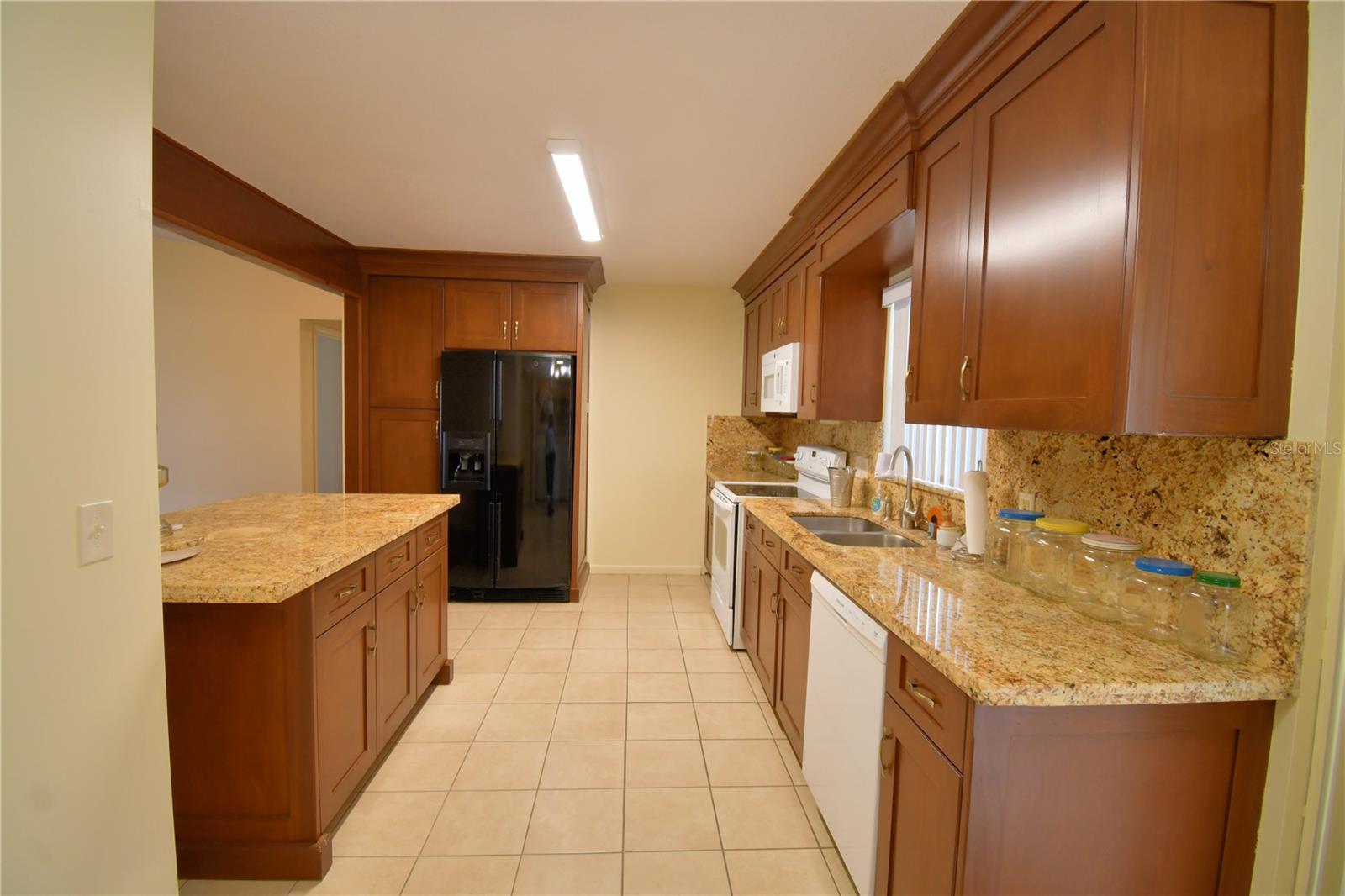 COLONNADES PH 02 - Residential