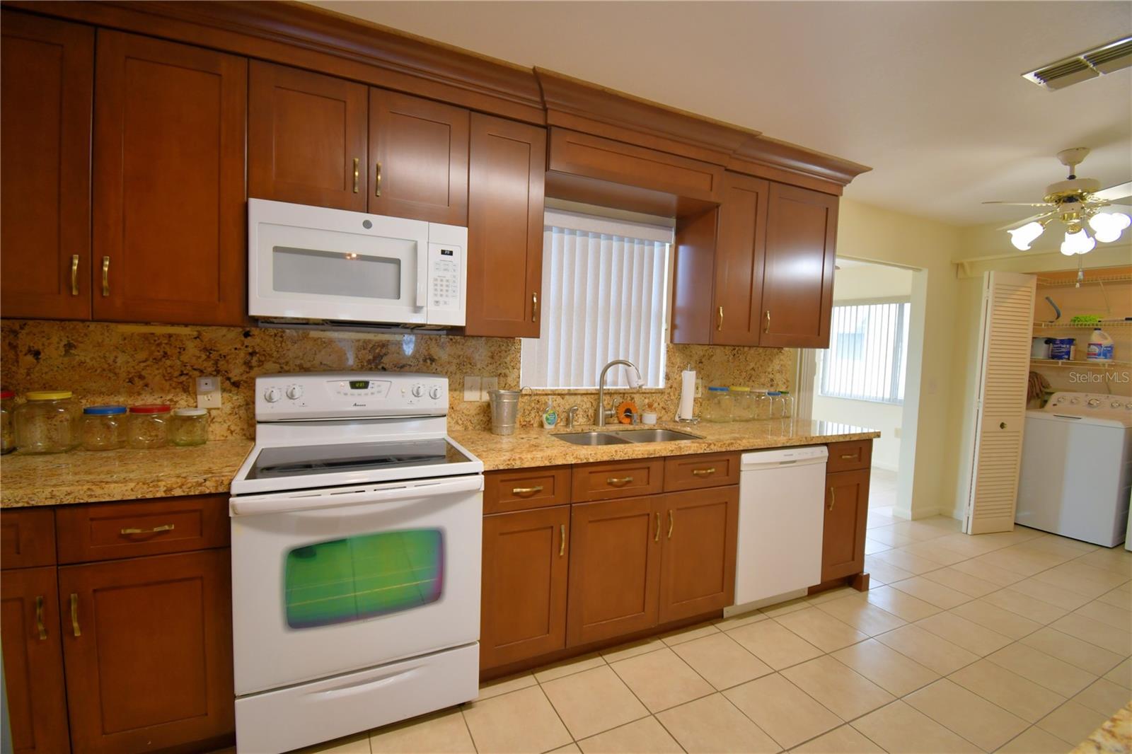 COLONNADES PH 02 - Residential