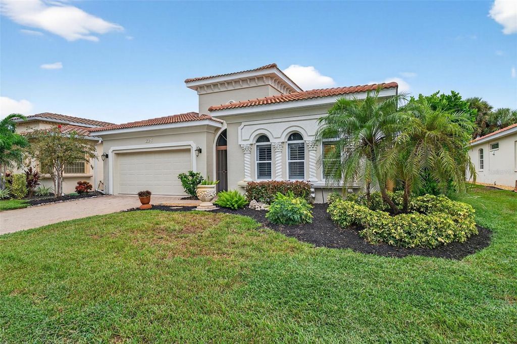 Photo of 329 Rio Terra, Venice, FL 34285 (MLS # N6140536)