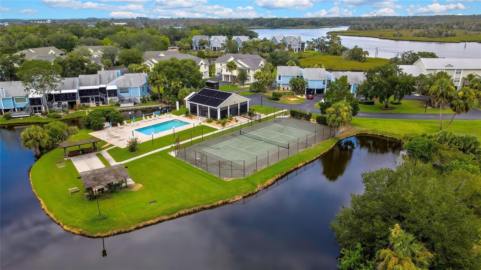 RIVER COVE LNDGS III - Residential