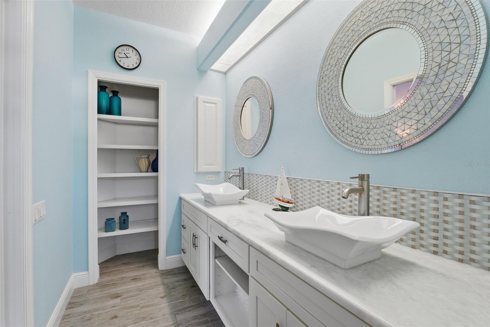 RIVERWOOD - Residential