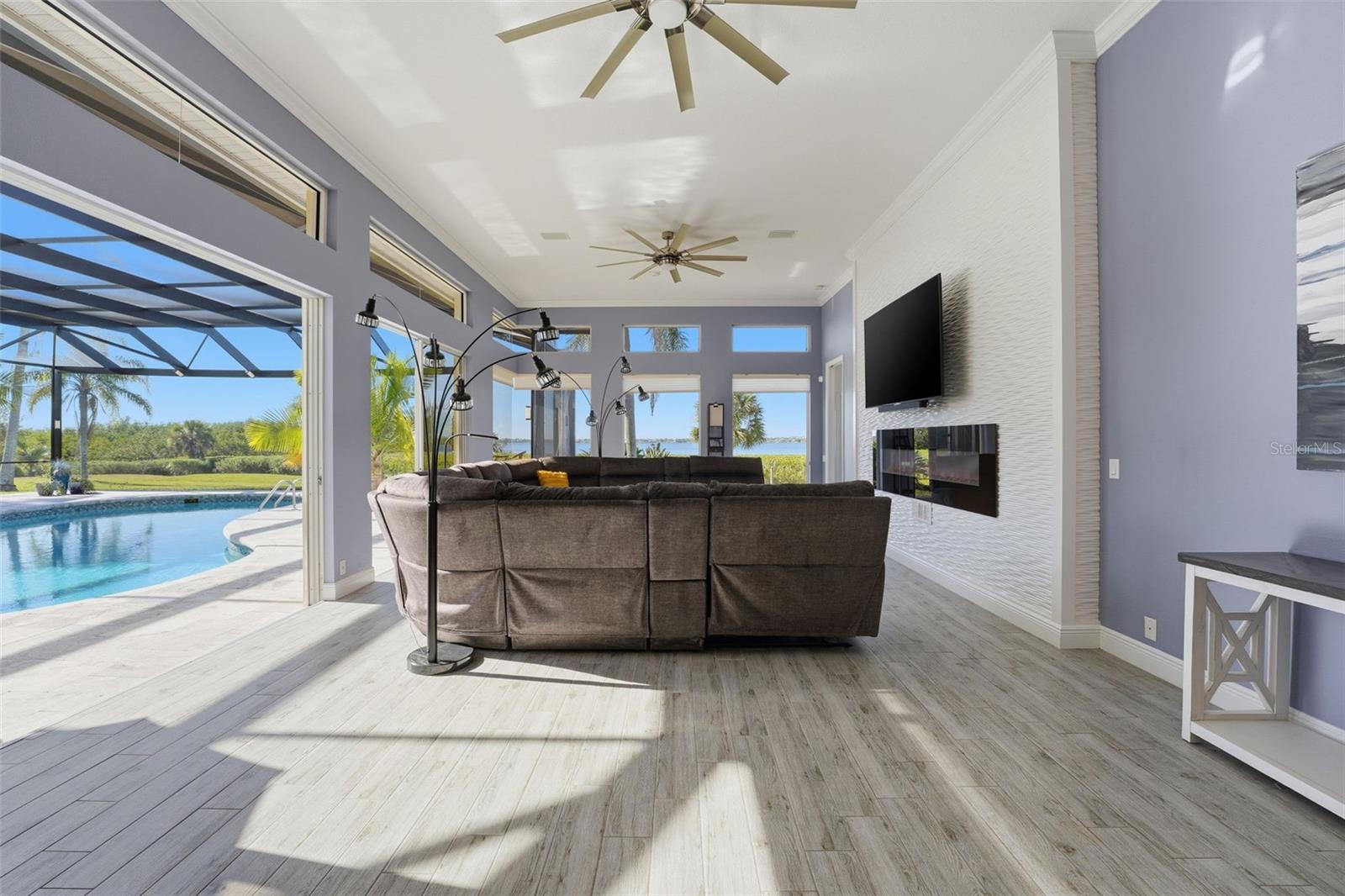 RIVERWOOD - Residential