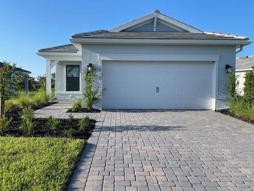 Photo of 18918 Indian Rock Place, Lakewood Ranch, FL 34211 (MLS # TB8436995)