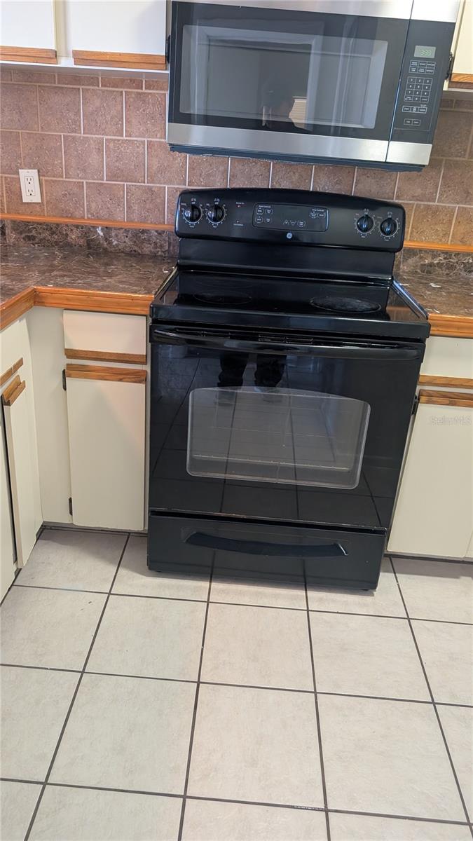 CENTRE COURT CONDO 03 PH 01 - Residential