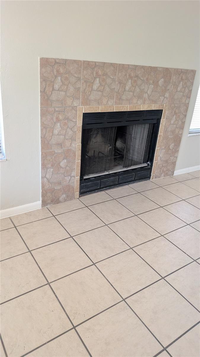 CENTRE COURT CONDO 03 PH 01 - Residential