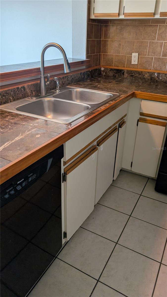 CENTRE COURT CONDO 03 PH 01 - Residential