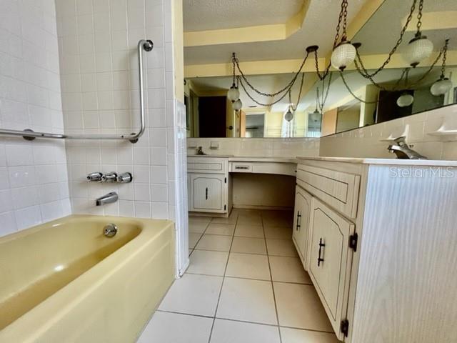 REGENCY PARK - Residential