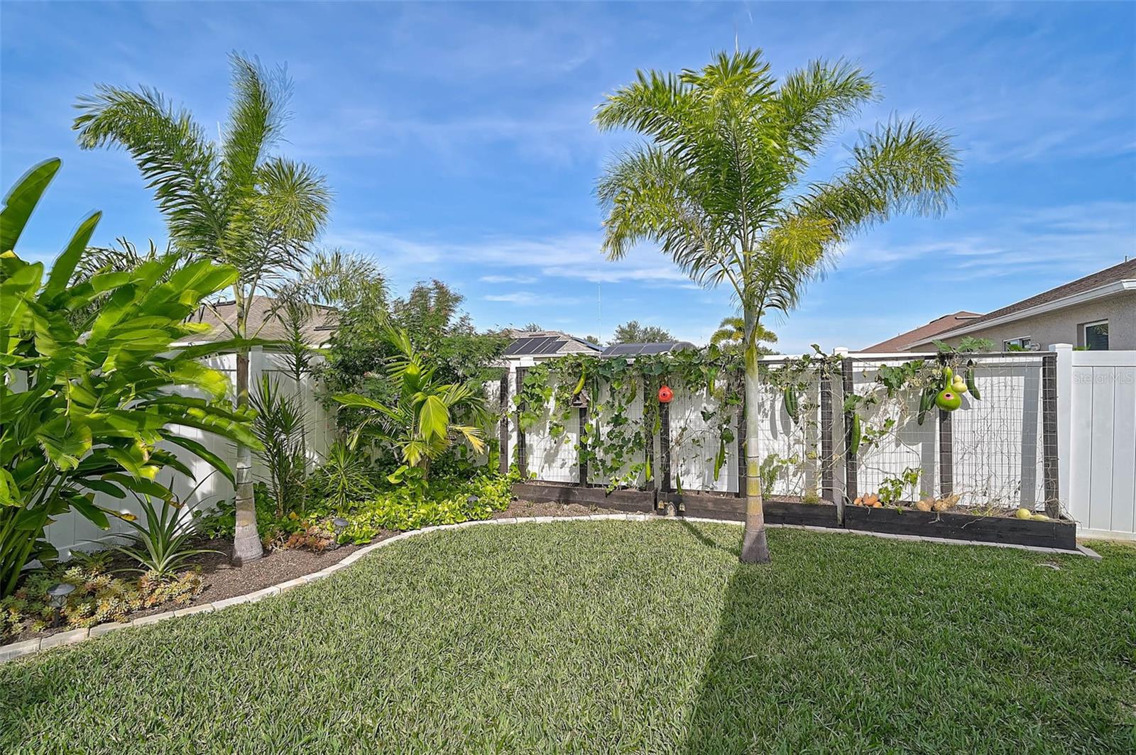 STERLING LAKE - Residential