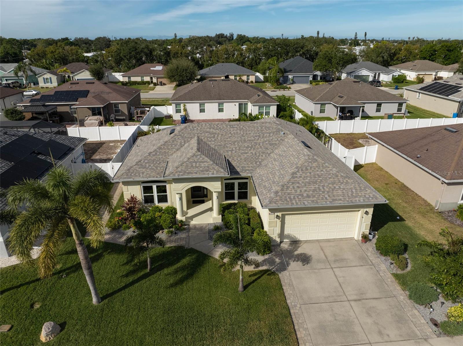 STERLING LAKE - Residential