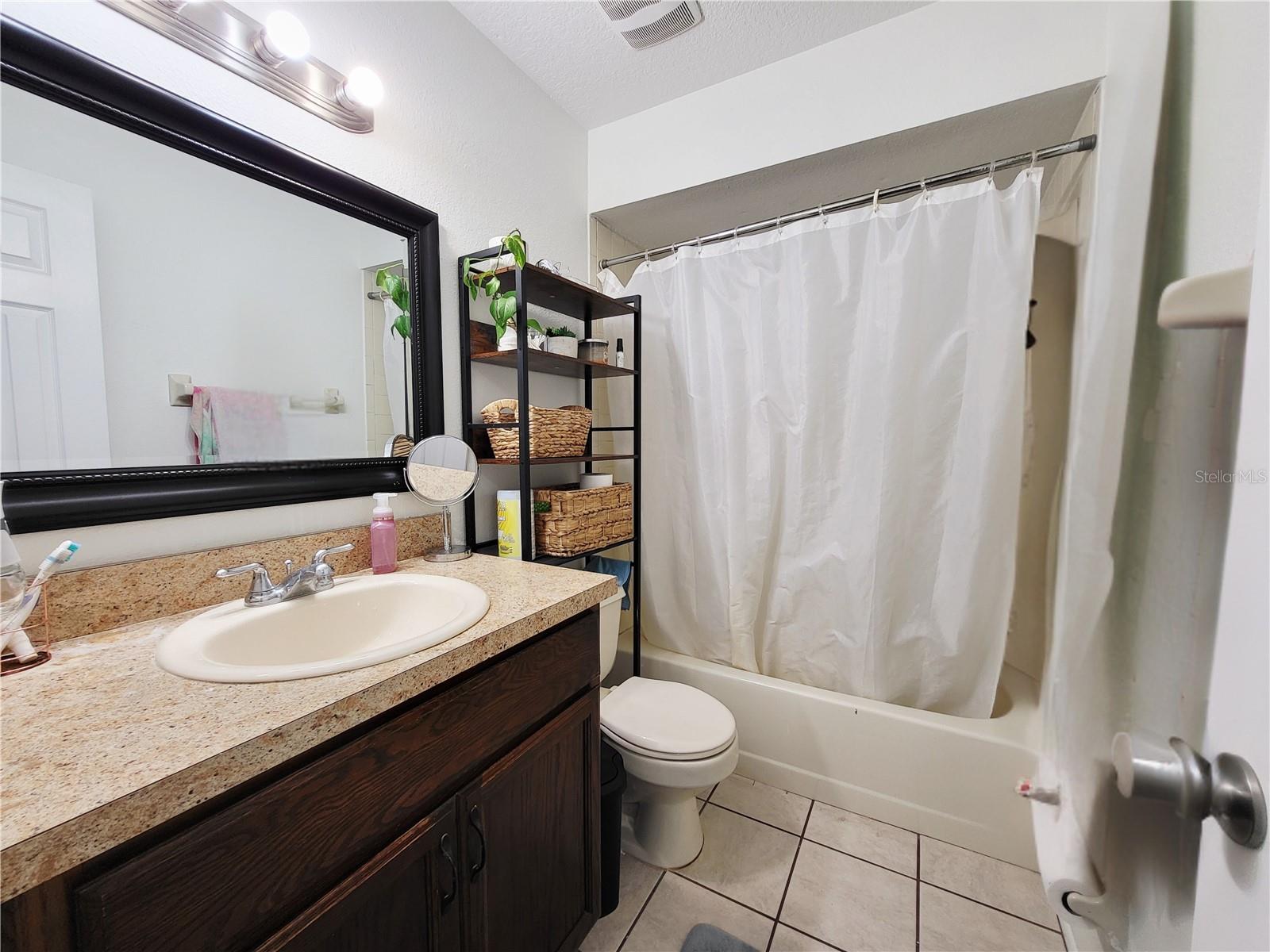 WHISPER LAKES - Residential