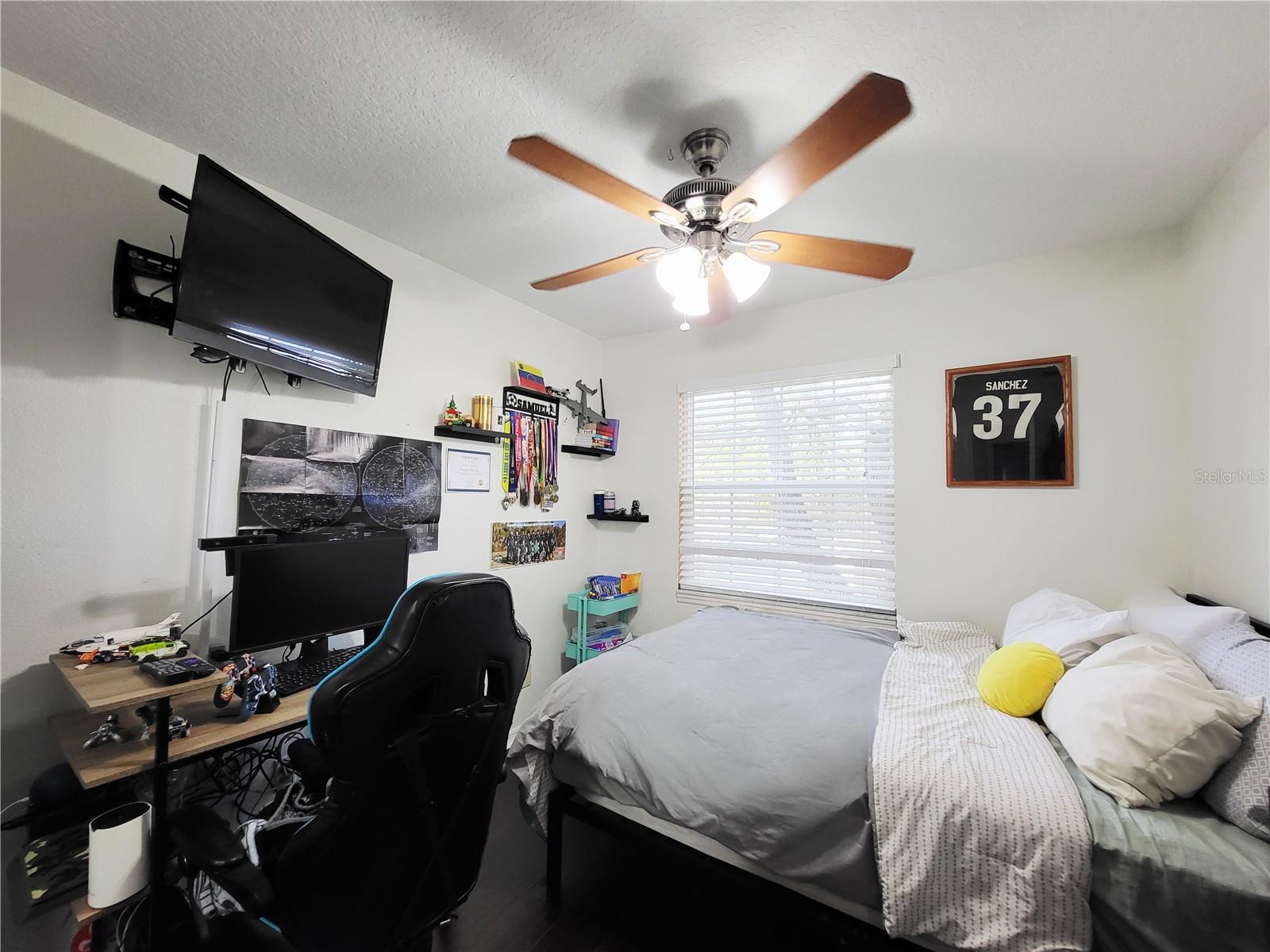 WHISPER LAKES - Residential