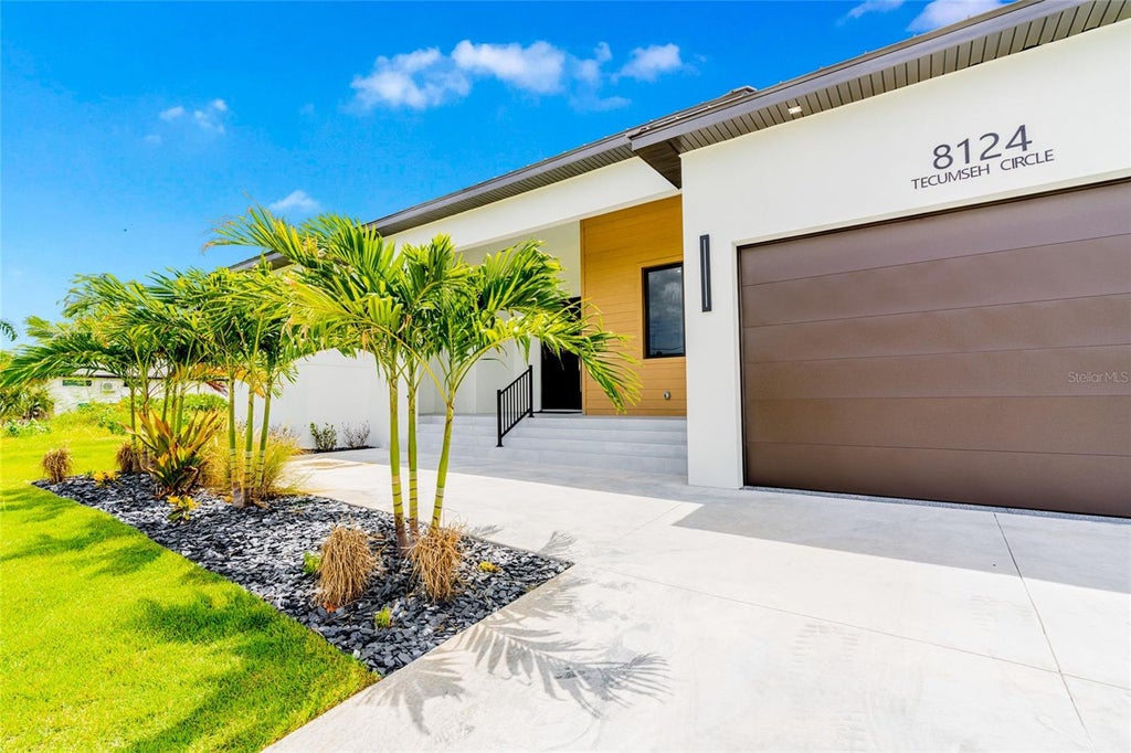 Photo of 8124 Tecumseh Circle, Port Charlotte, FL 33981 (MLS # C7529911)