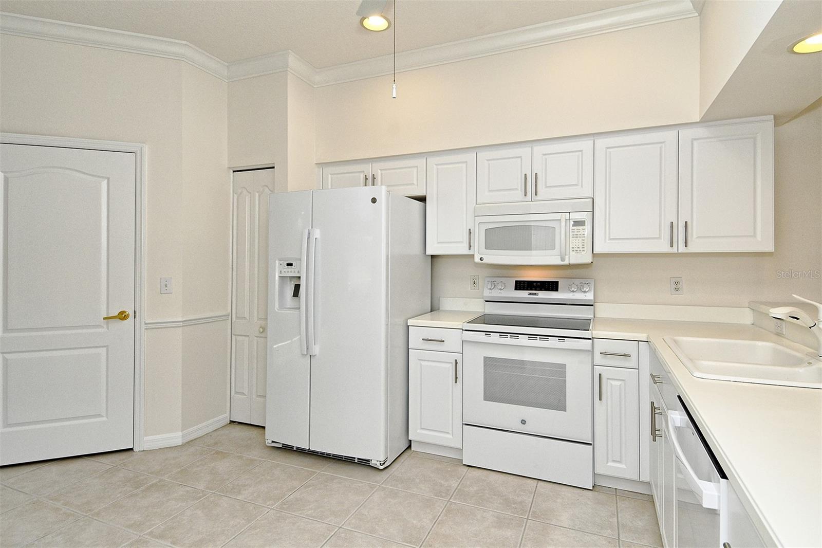 HERITAGE OAKS GOLF & COUNTRY CLUB - Residential