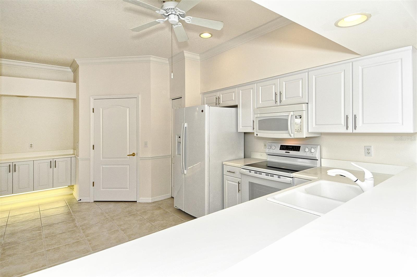 HERITAGE OAKS GOLF & COUNTRY CLUB - Residential