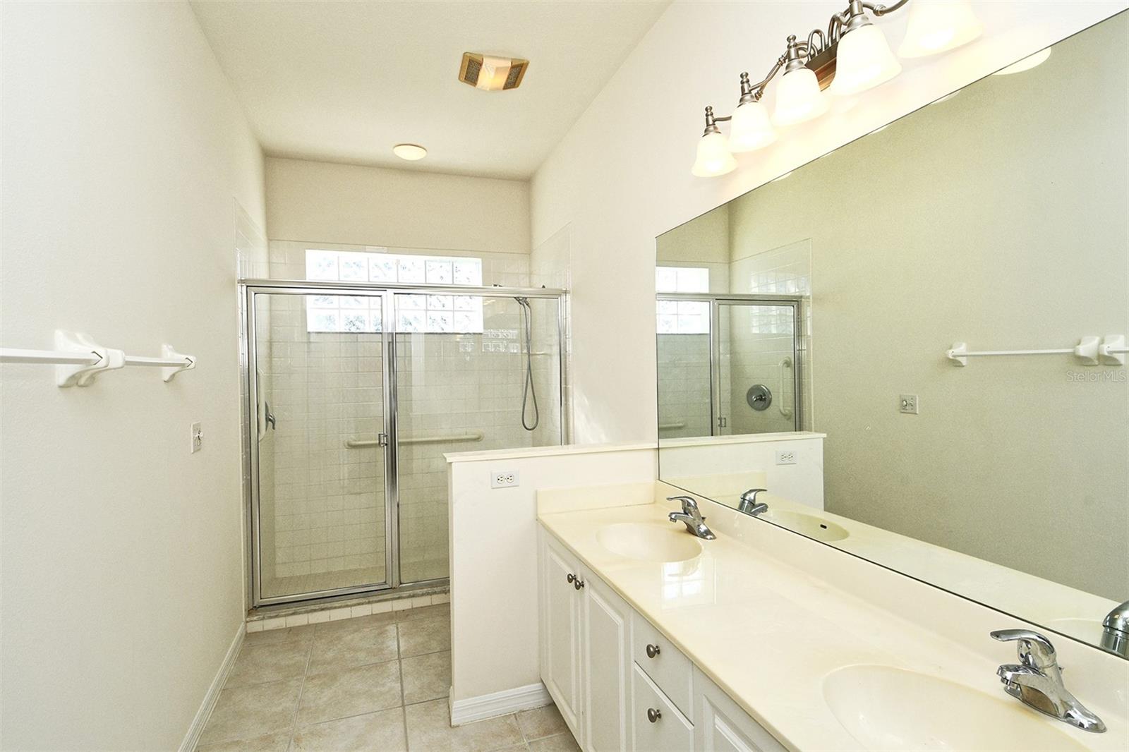 HERITAGE OAKS GOLF & COUNTRY CLUB - Residential