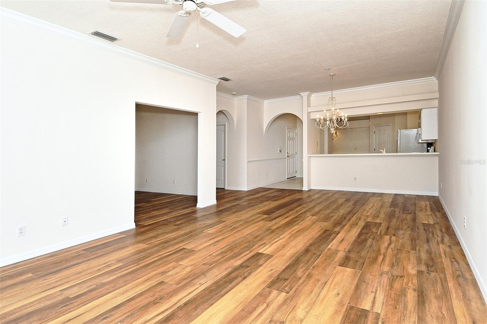 HERITAGE OAKS GOLF & COUNTRY CLUB - Residential