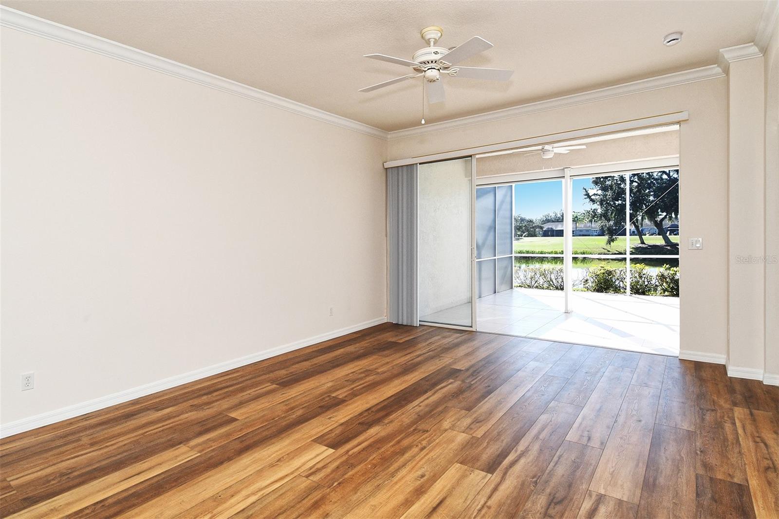 HERITAGE OAKS GOLF & COUNTRY CLUB - Residential