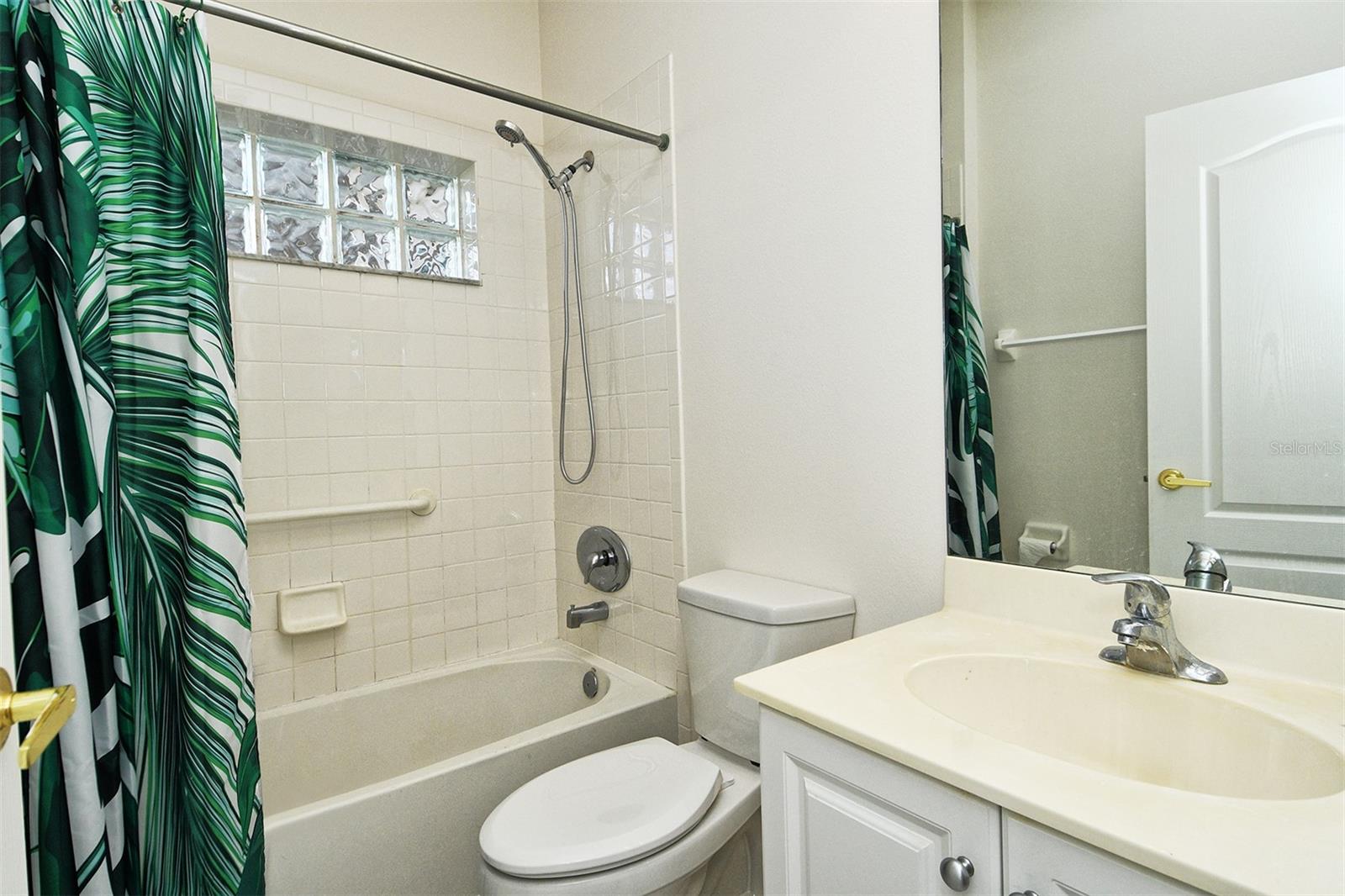 HERITAGE OAKS GOLF & COUNTRY CLUB - Residential