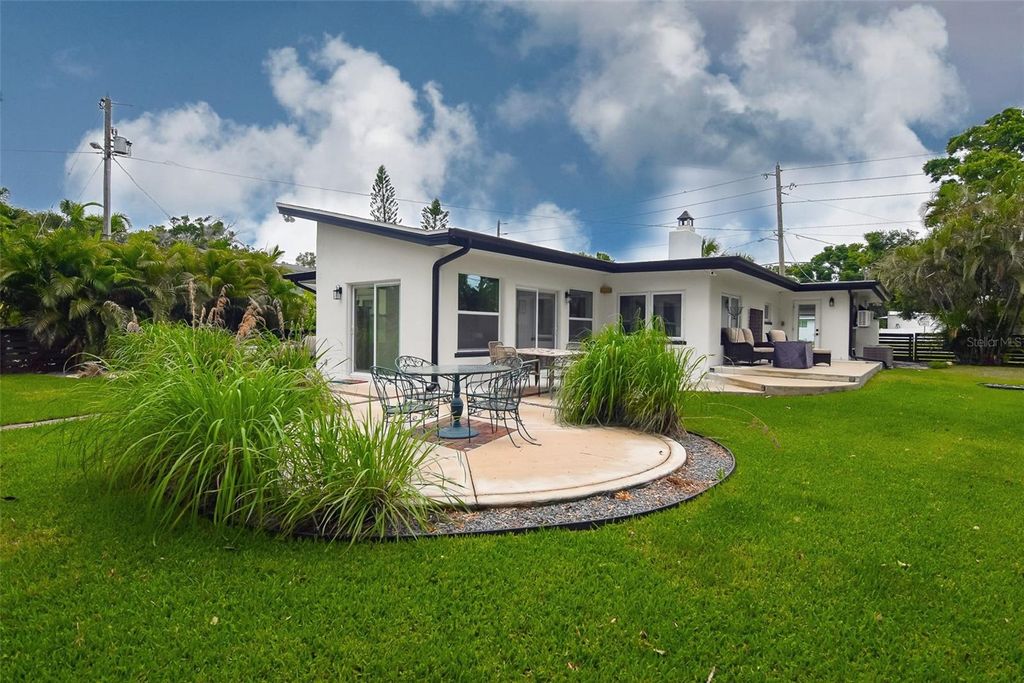 Photo of 6946 Bougainvilla Avenue S, St Petersburg, FL 33707 (MLS # TB8438518)