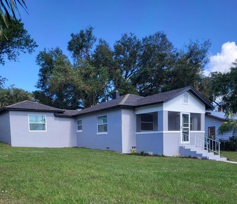 A home in LAKE WALES