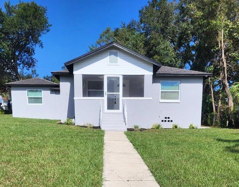 A home in LAKE WALES