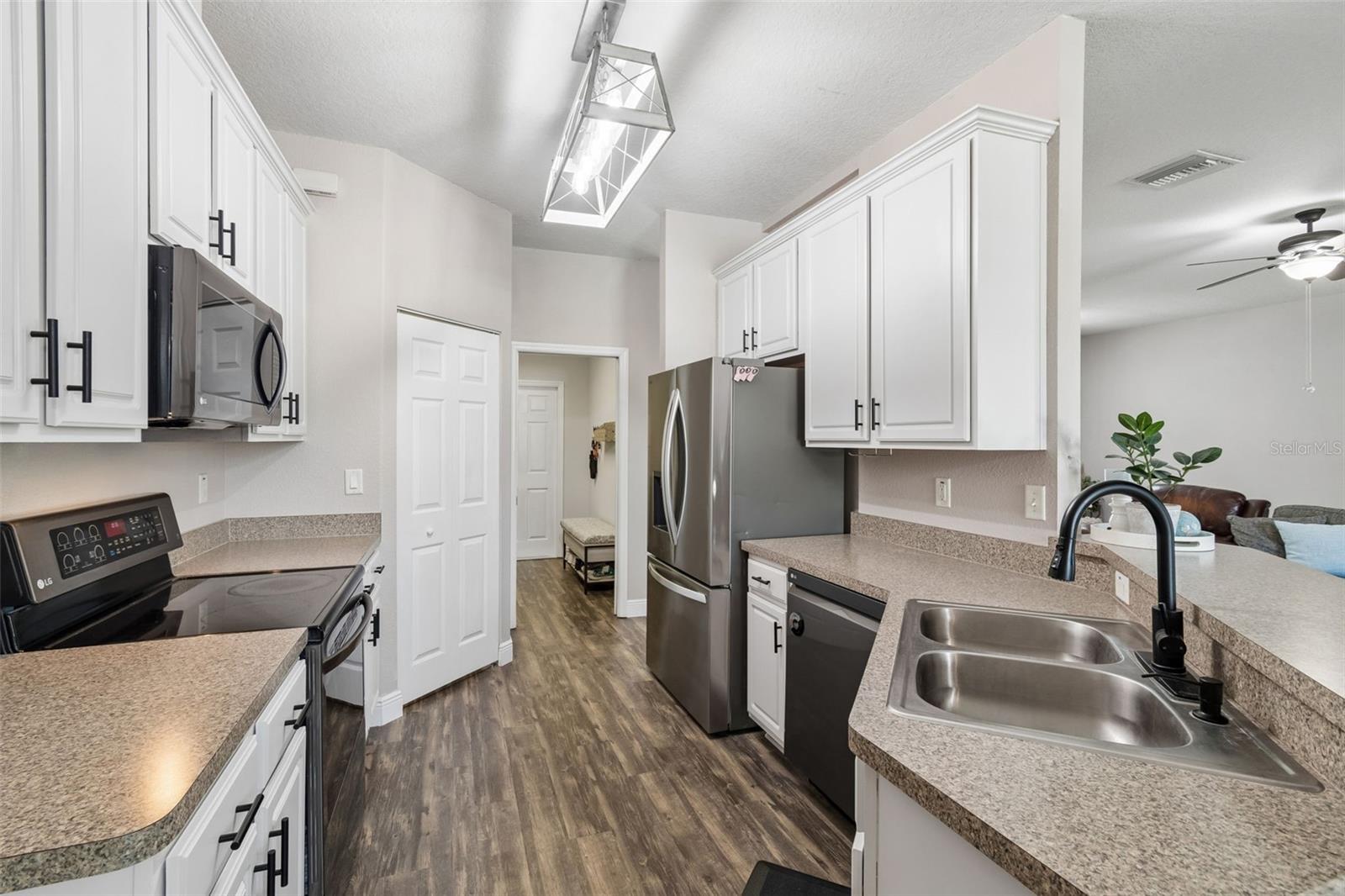 RIVERCHASE - Residential