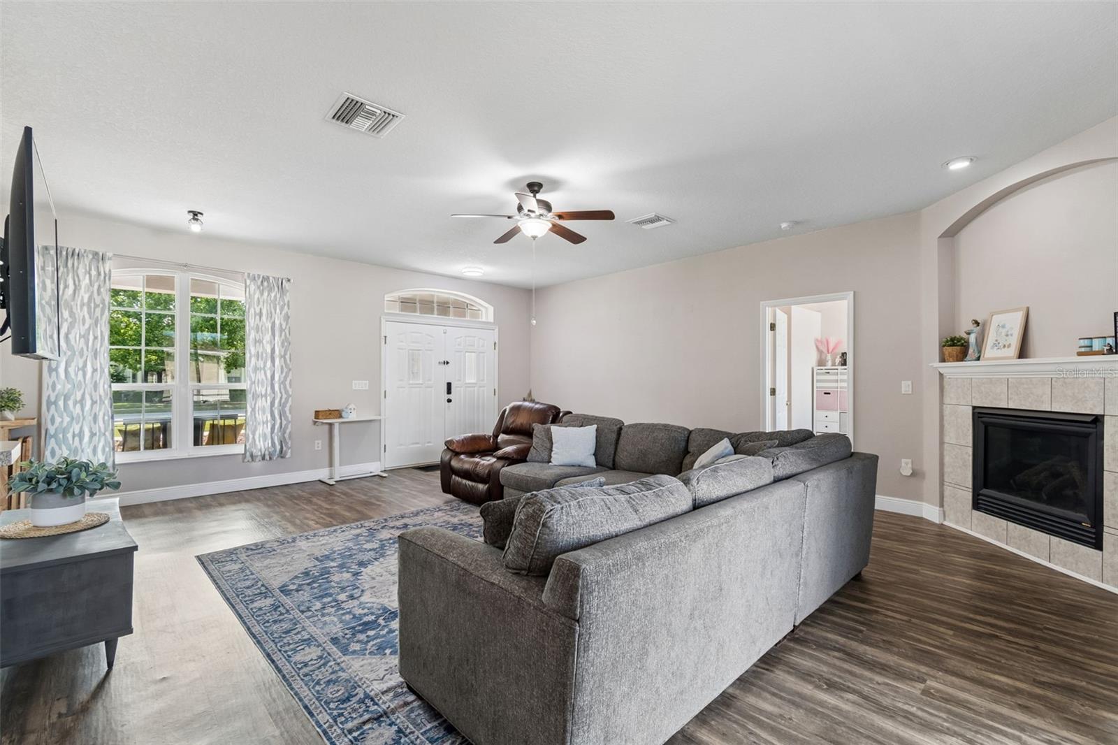 RIVERCHASE - Residential