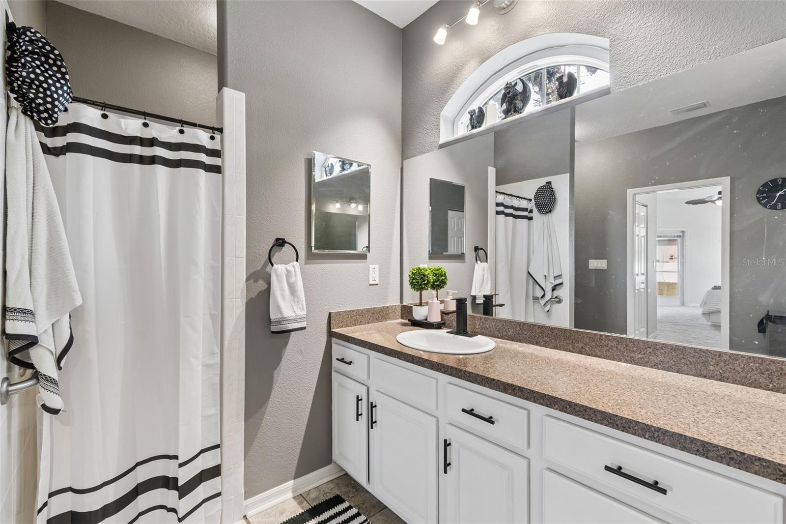 RIVERCHASE - Residential