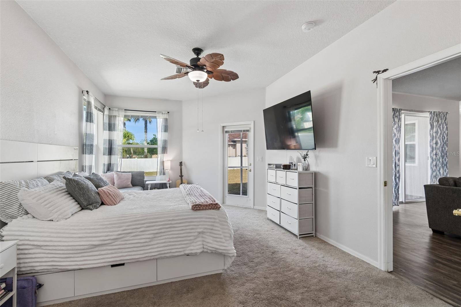 RIVERCHASE - Residential