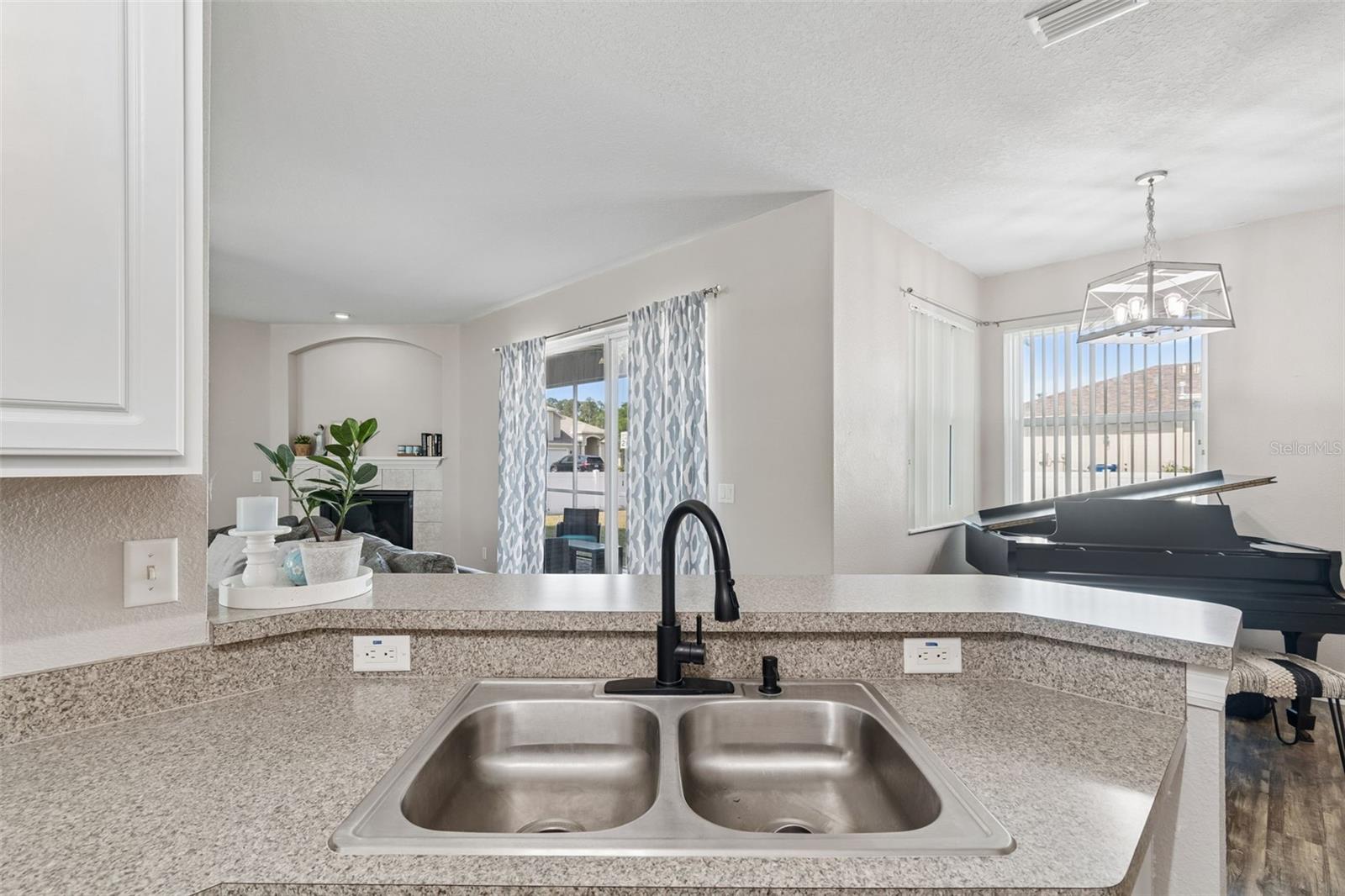 RIVERCHASE - Residential