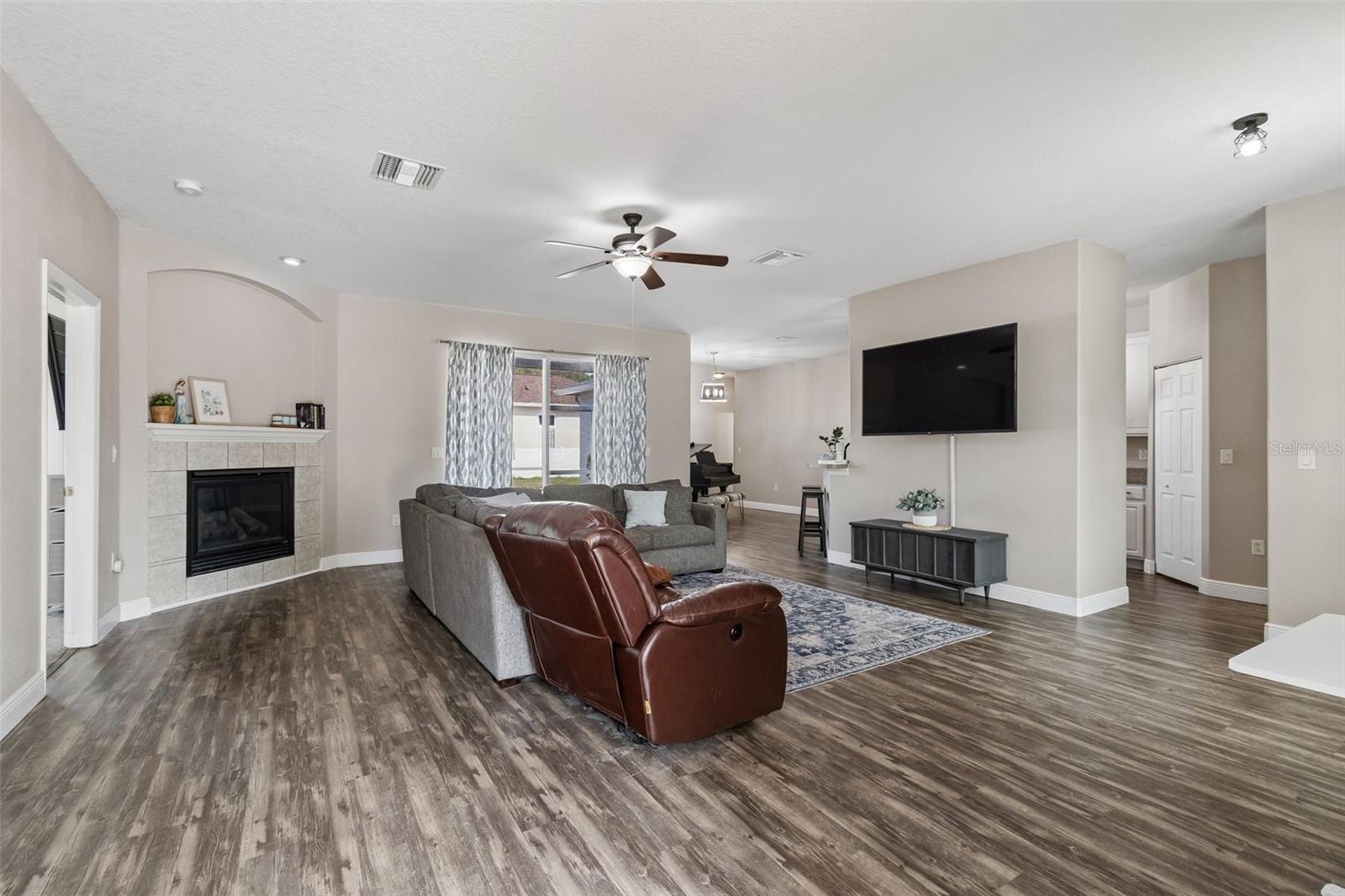 RIVERCHASE - Residential