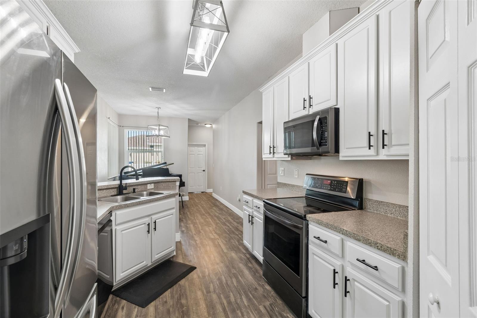 RIVERCHASE - Residential