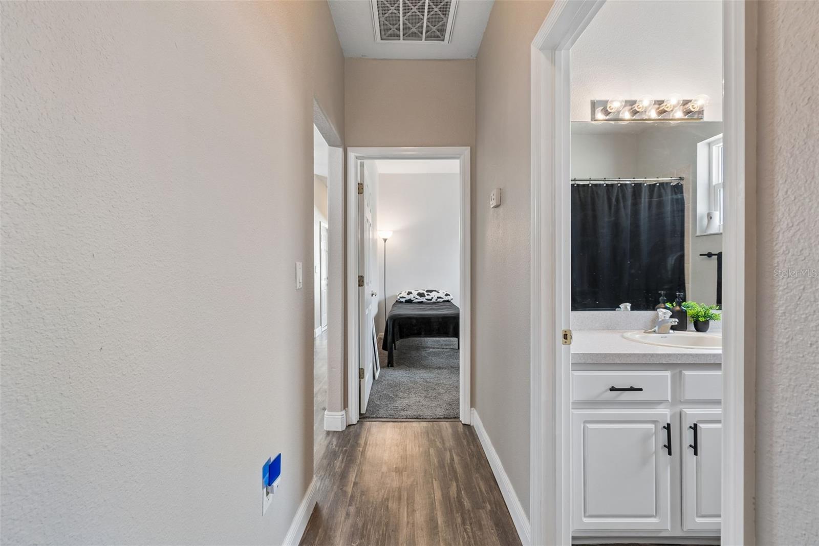 RIVERCHASE - Residential