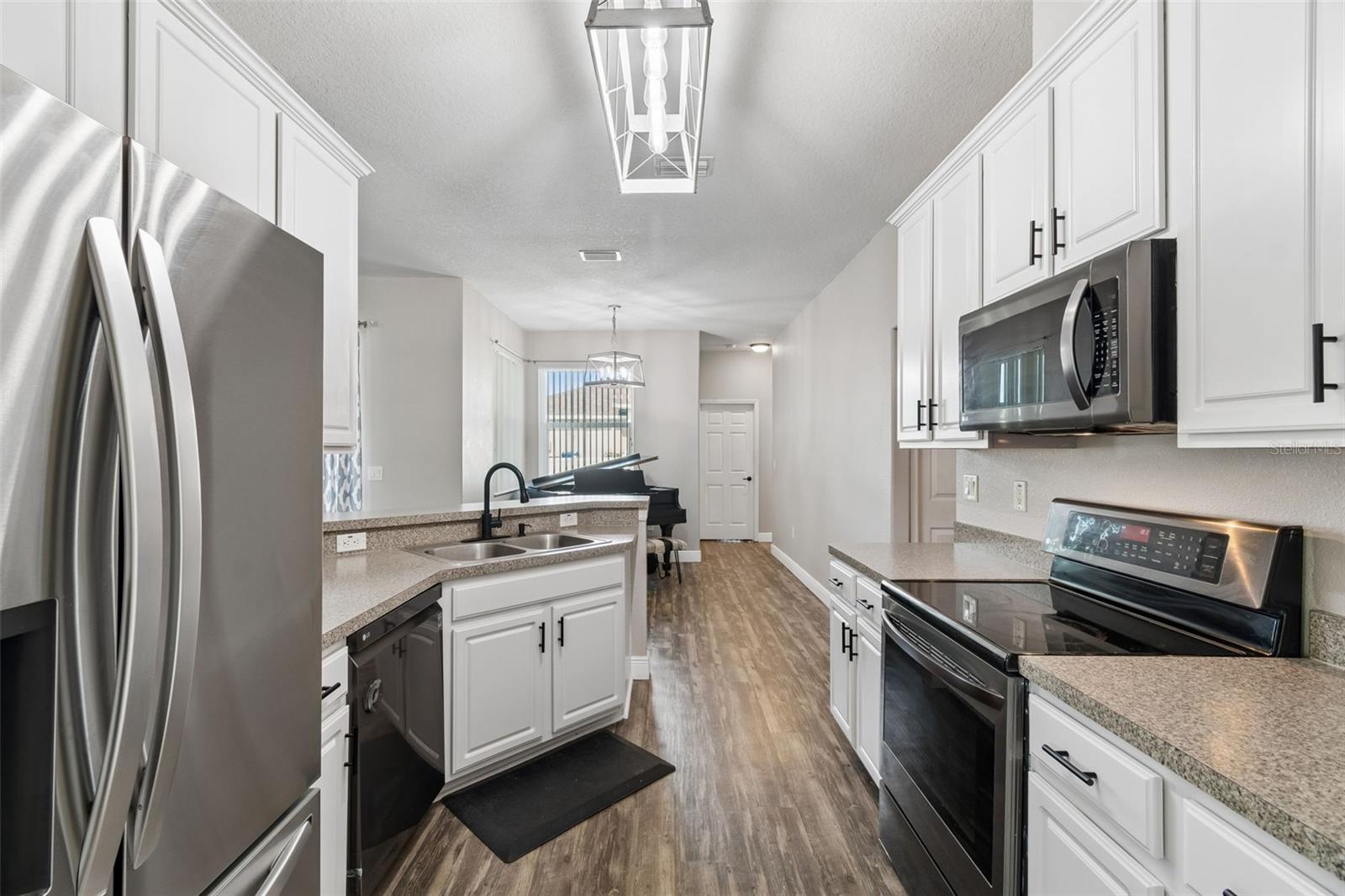 RIVERCHASE - Residential