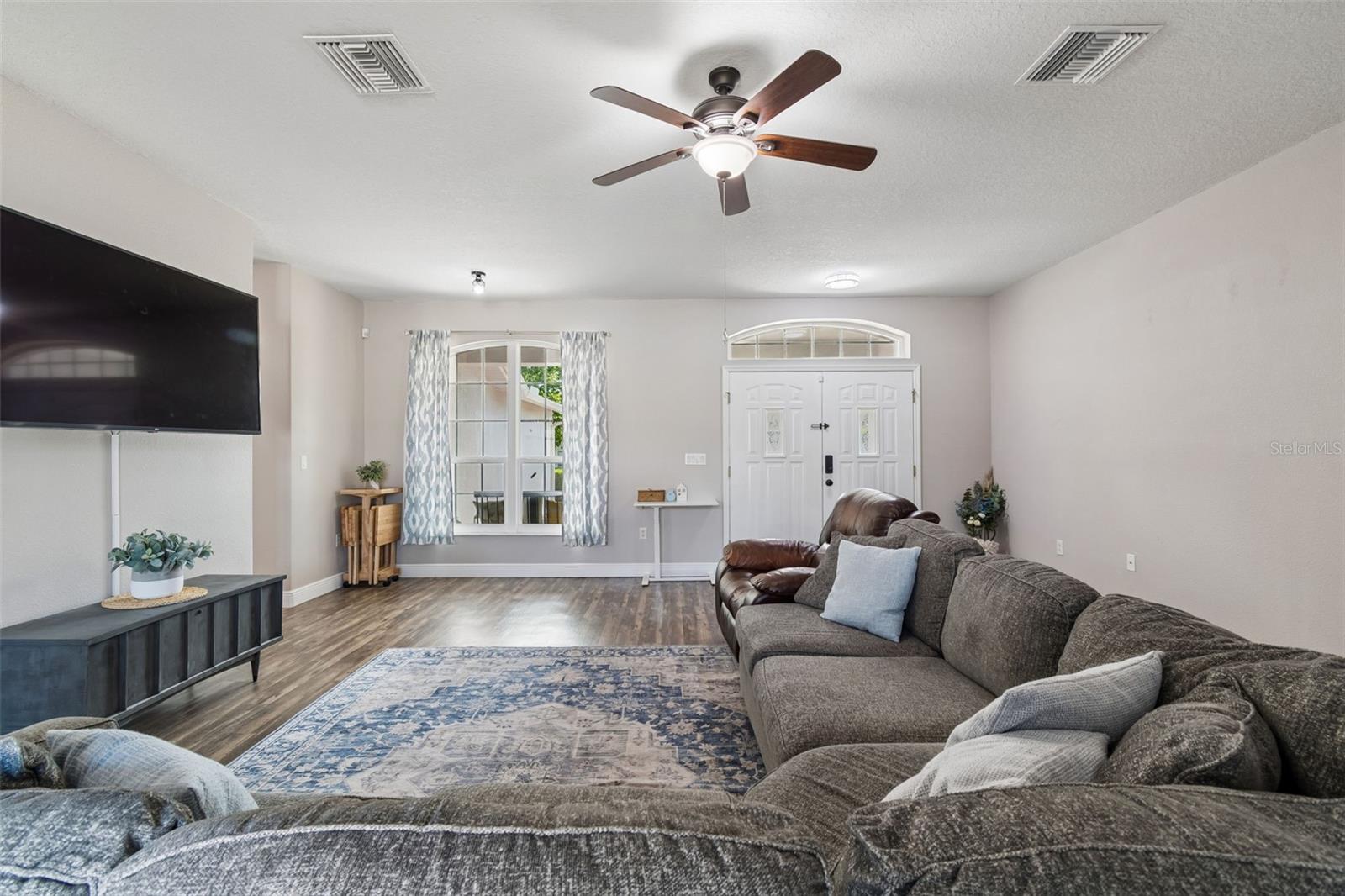 RIVERCHASE - Residential