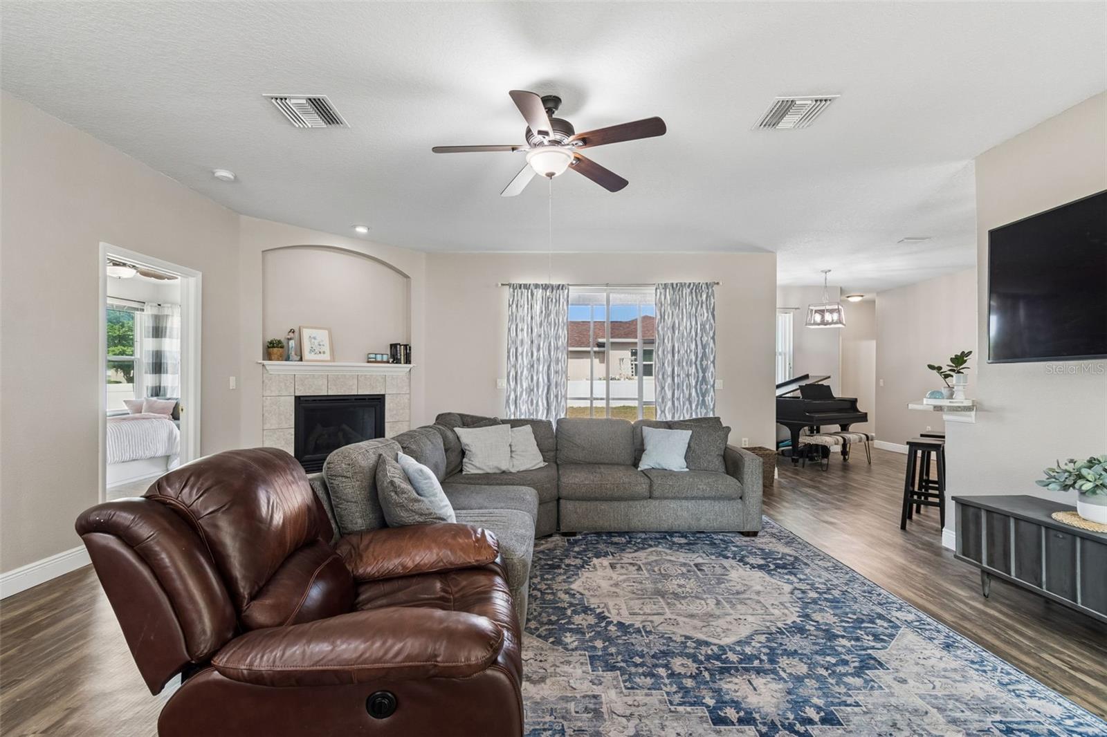 RIVERCHASE - Residential