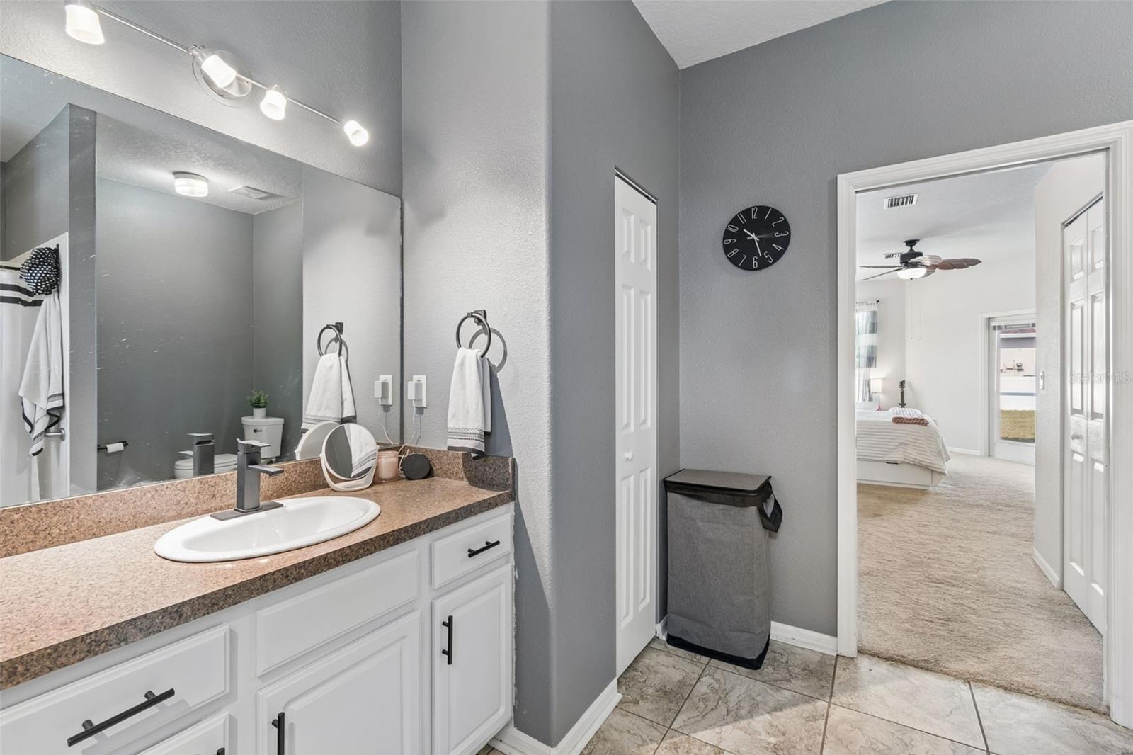 RIVERCHASE - Residential