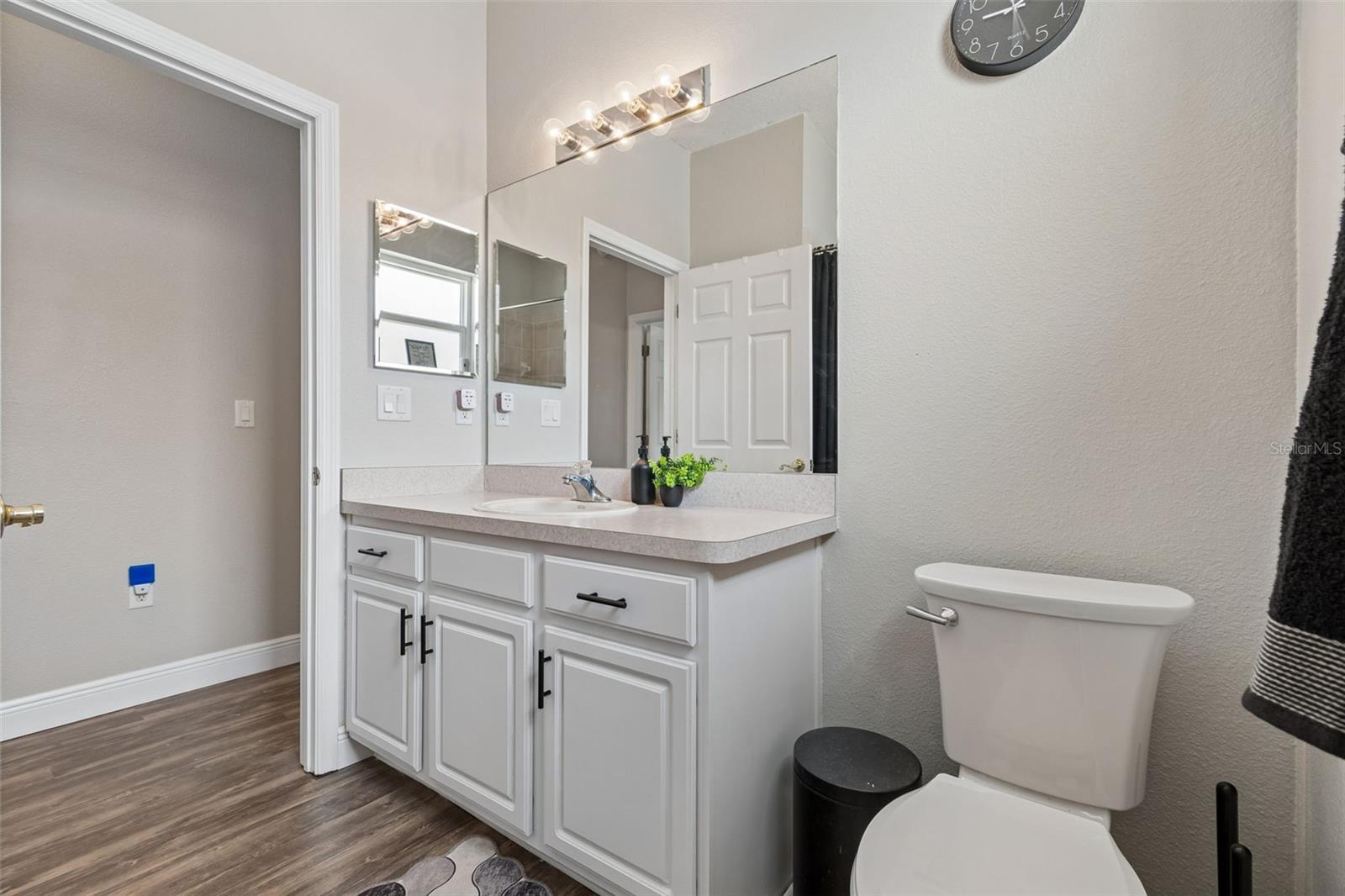 RIVERCHASE - Residential