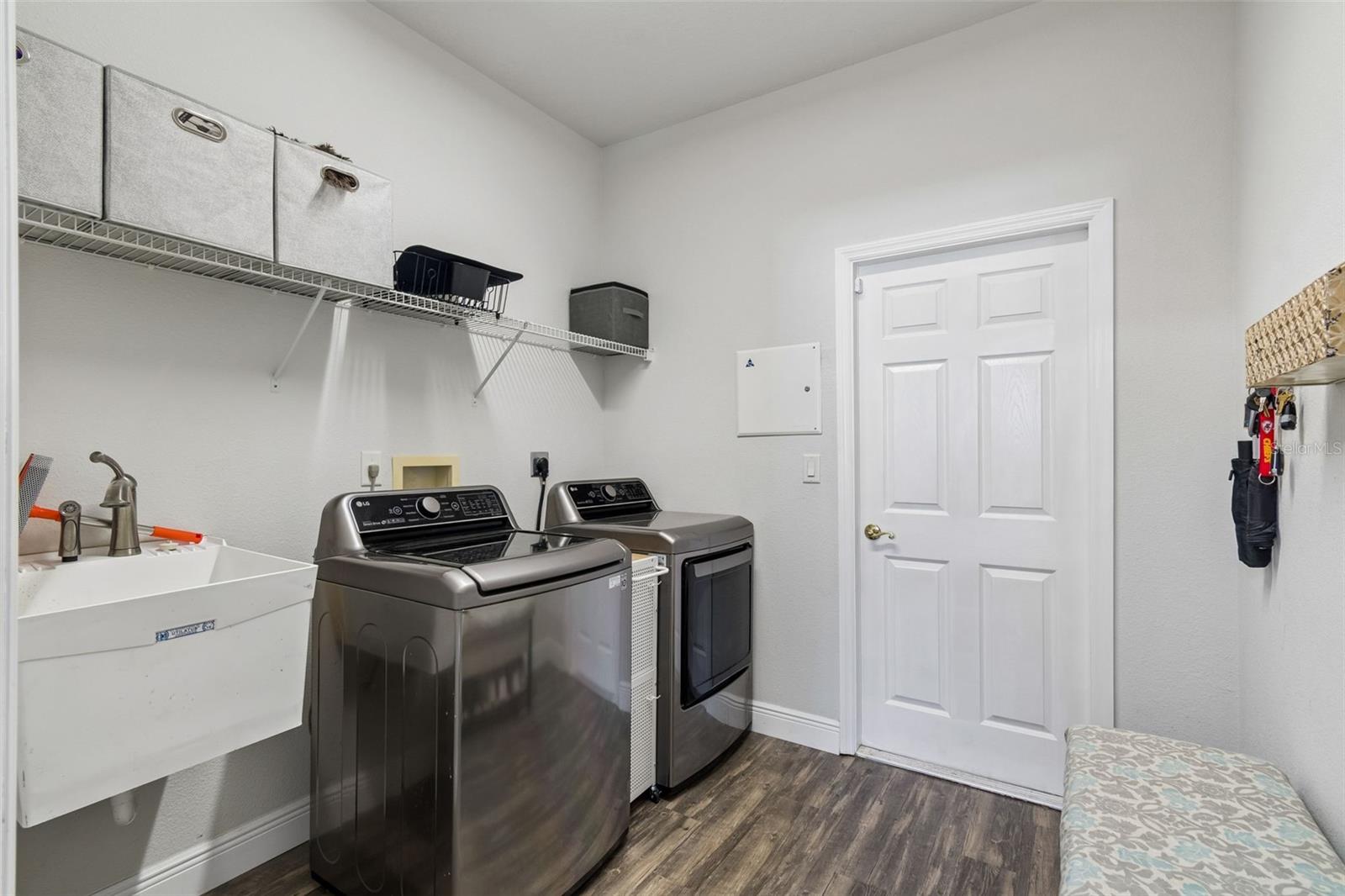 RIVERCHASE - Residential