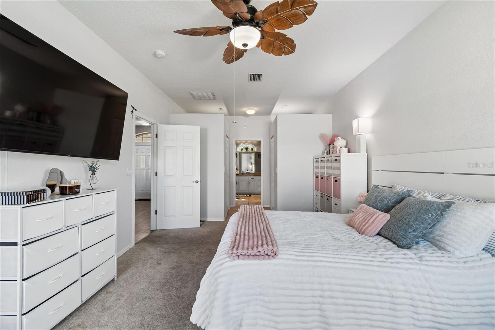 RIVERCHASE - Residential
