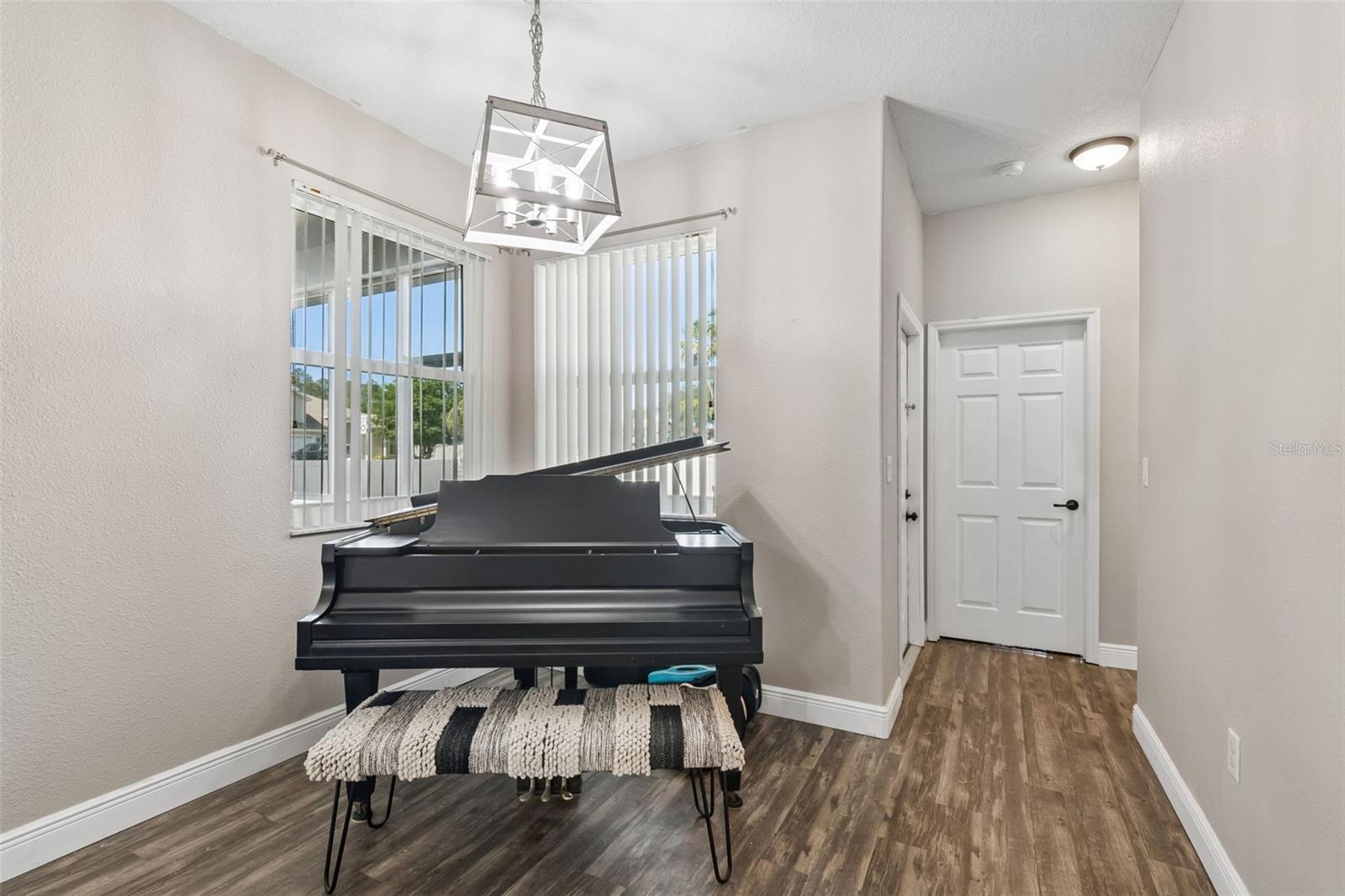 RIVERCHASE - Residential