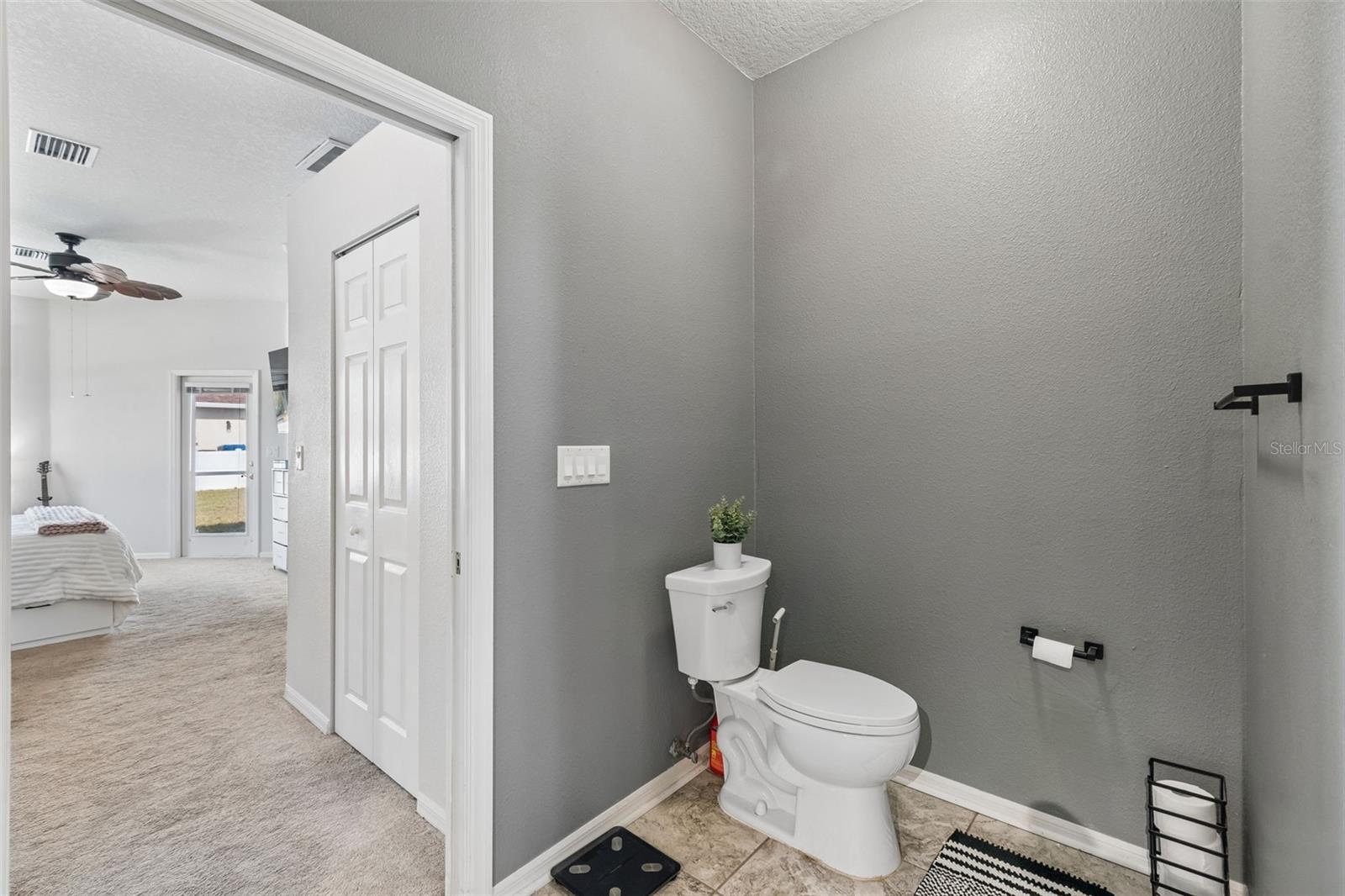 RIVERCHASE - Residential